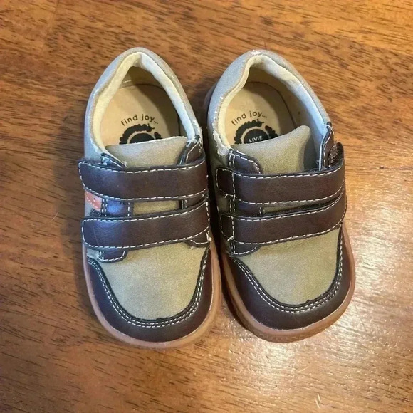 Livie and Luca boys shoes size 4 - Picture 8 of 9